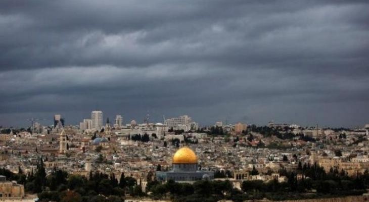 منخفض جوي وأمطار تؤثر على البلاد حتى الثلاثاء