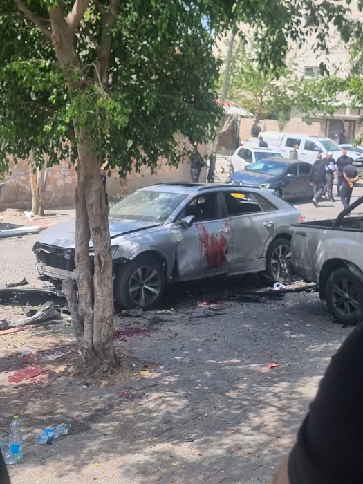 إصابة خطيرة بانفجار مركبة في حي الجواريش بالرملة