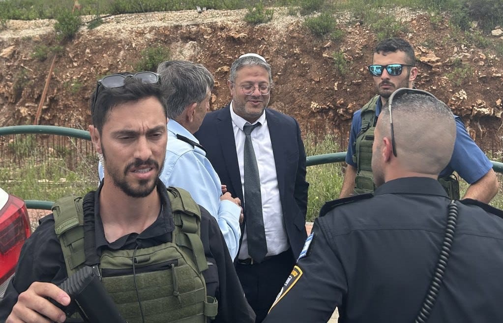 بمشاركة وزراء وأعضاء كنيست إسرائيليين..انطلاق مسيرة للمستوطنين تجاه مستوطنة "إفياتار"