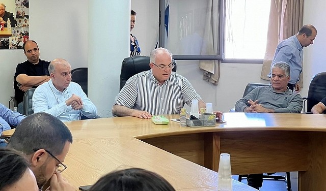 رئيس بلدية الطيبة يدعو لضبط النفس ويؤكد: لن نسمح بدق الأسفين بين أهل المغار والطيبة