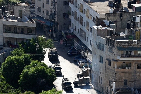 صحيفة عبرية تكشف: الاحتلال يدرس الخروح لعملية عسكرية واسعة في الضفة
