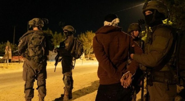 اعتقال 3 فلسطينيين من منطقة الناصرة بينهم قاصرين بشبهة دعمهم لحركة "حماس"