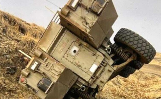 انقلاب مدرعة تحمل جنود بجيش الاحتلال في هضبة الجولان