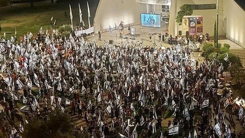 مظاهرة أمام منزل نتنياهو..تجدد المظاهرات في "إسرائيل" احتجاجًا على التعديلات القضائية