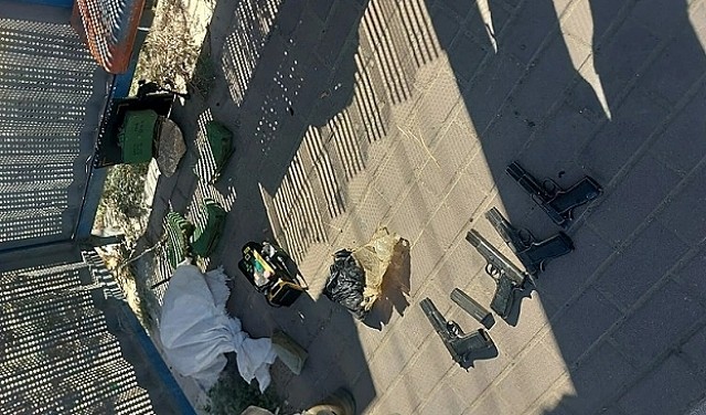اتهام مواطنين بتهريب أسلحة عبر الحدود الأردنية