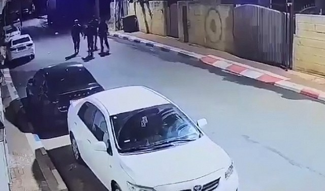 فلسطينيون بكفر قاسم يرون تفاصيل اعتداء جيش الاحتلال عليهم