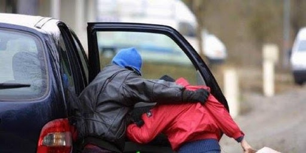 3 أشخاص يخطفون قاصرًا ويهددونه بالقتل لأنه شهد ضدهم في المحكمة