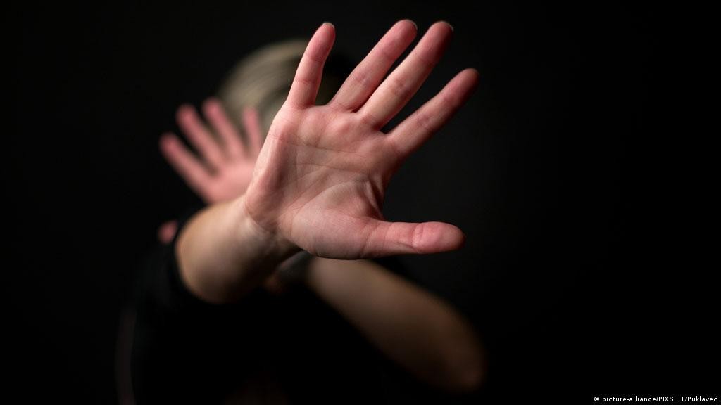 تقديم لوائح اتهام ضد شبان من مجد الكروم بتهمة اغتصاب بريطانية في قبرص