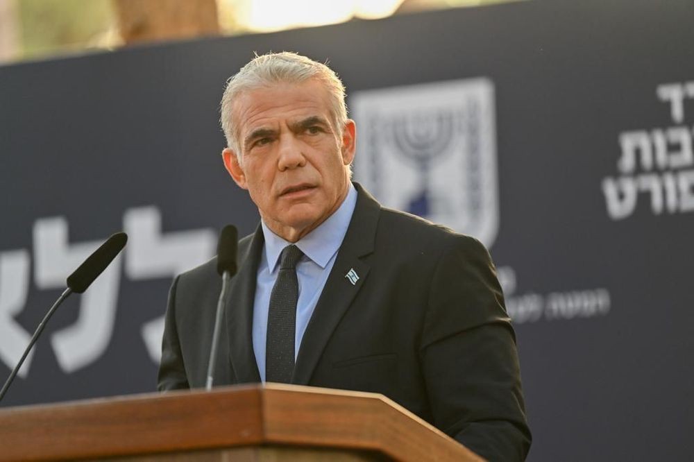 "لبيد": "رئيس الوزراء غير مؤهل"