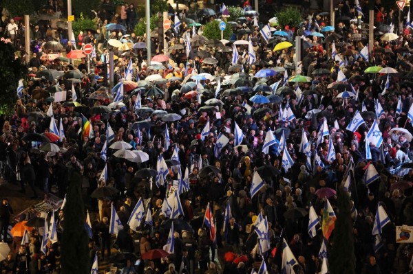 اتهام شاب من القدس بـ "التخطيط لتنفيذ عملية على مظاهرة لعائلات المحتجزين"
