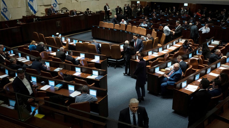 الكنيست الإسرائيلي يُصادق بقراءة أولية على قانون يقضي بمنع ترشح فلسطينيي48 للانتخابات