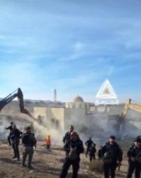 القوات الإسرائيلية تهدم مسجد قرية أم الحيران في النقب وتعتقل 3 أشخاص