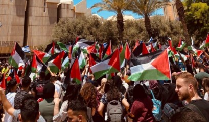 منع رفع العلم الفلسطيني..قانون قديم يعود من جديد..ما تبعاته؟