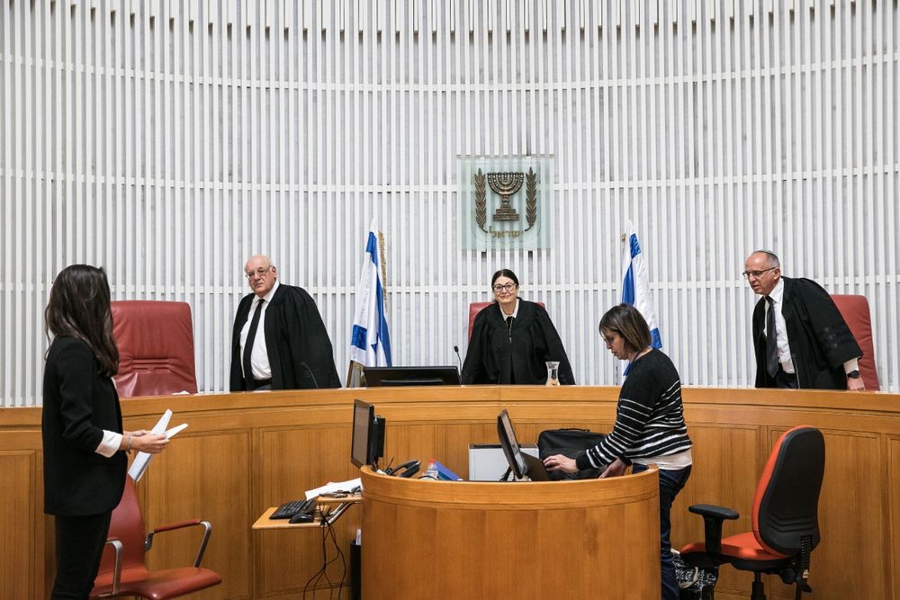 ليفين يدعو لعقد اجتماع لجنة اختيار القضاة