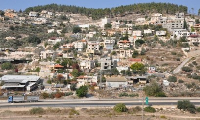 القوات الإسرائيلية تهدم مبنى قيد الإنشاء في عارة