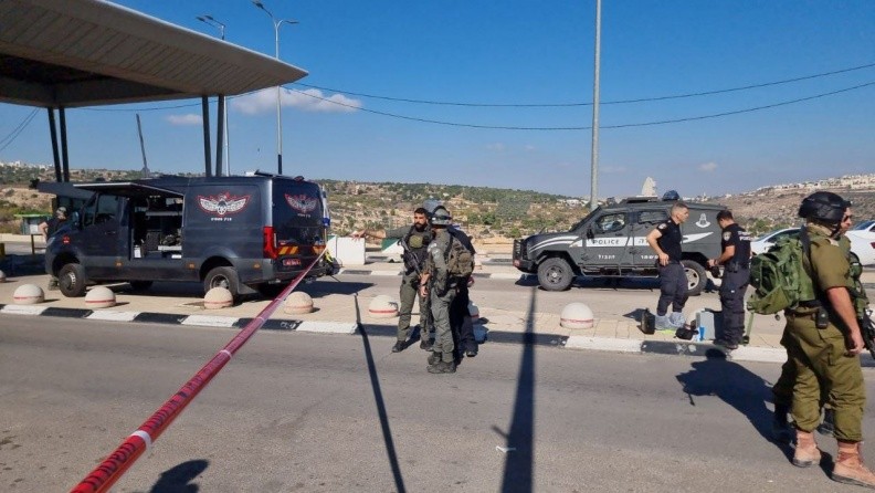 إصابة جنديين إسرائيلييَن بعملية طعن عند حاجز النفق قرب بيت لحم