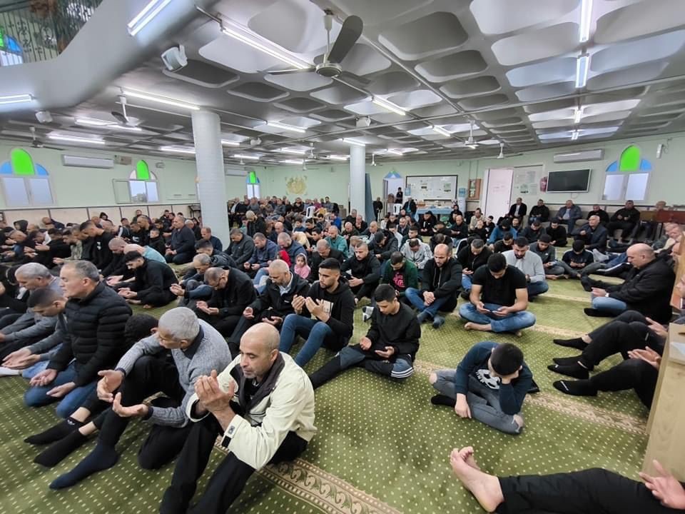 وسط أجواء حزينة.. فلسطينيون يؤدون صلاة العيد في غزة والأقصى وأراضي48