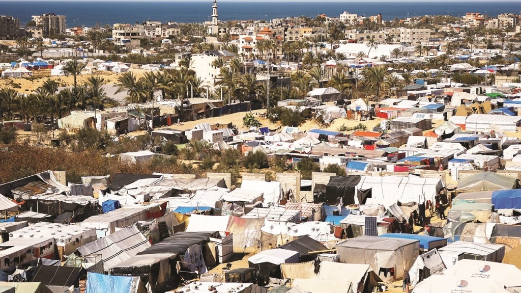جيش الاحتلال يوسع اجتياحه لرفع ويستعد لشن غارة متكررة على جباليا