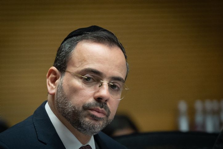 بعد تهديدهم بإسقاط الحكومة..وزير إسرائيلي من "شاس" يوضح موقف حزبه من نتنياهو والائتلاف