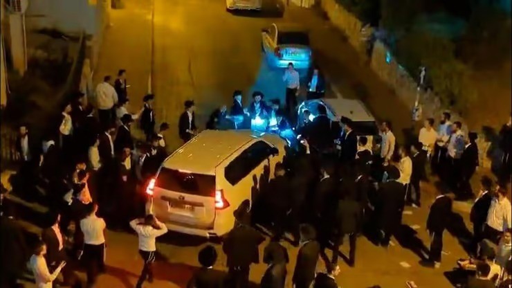 هذا ما حصل مع ضباط إسرائيليين عندما زاروا مدينة "بني براك" التي يسكنها الحريديم