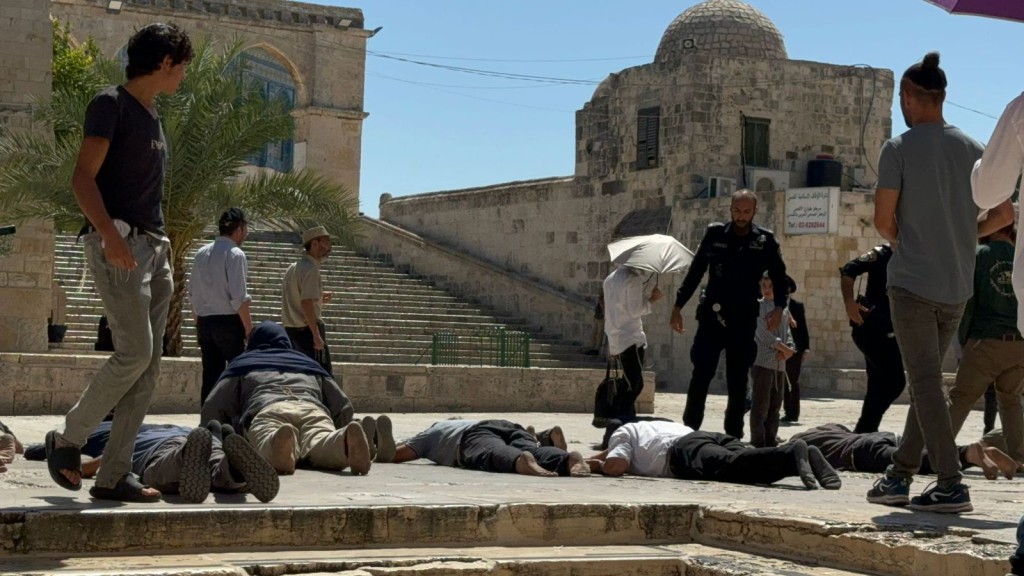 استنكار من أحزاب وأعضاء كنيست لاقتحام قيادات في اليمين المسجد الأقصى المبارك