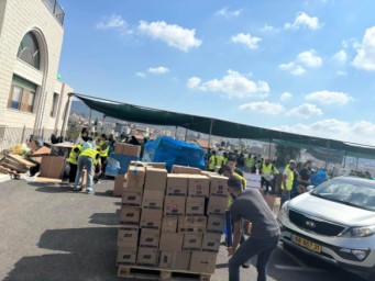 مئات الشاحنات..حملات في أراضي48 لجمع المساعدات الإنسانية لإغاثة أهالي قطاع غزة