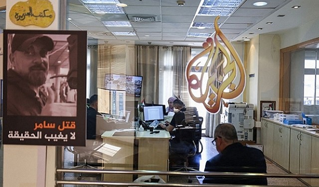 التجمّع يستنكر إغلاق مكاتب قناة الجزيرة في الضفة ويعتبره مساسا بحرية الإعلام