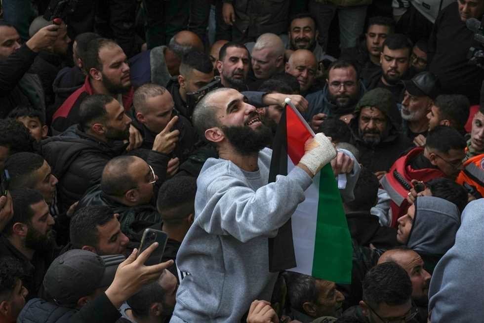 هذل ما يتعرض له الأسرى قبيل إطلاق سراحهم ضمن صفقة التبادل