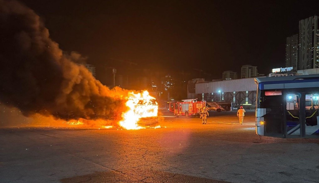 اعتقال إسرائيليين بشبهة مساعدة منفذي عملية تفجير الحافلات في "بات يام" وحولون