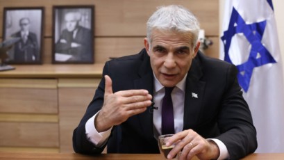 لابيد يهاجم نتنياهو: لا يهمه أحد حتى الليكود..هدفه الحفاظ على الائتلاف وبقائه السياسي