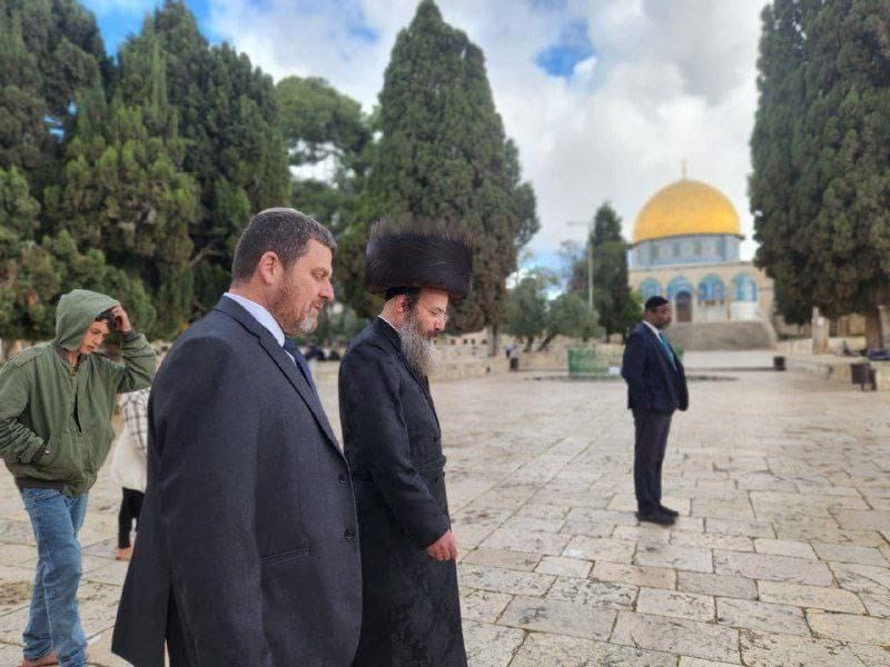 بينهم عضو كنيست..المستوطنون يواصلون اقتحام المسجد الأقصى في ثاني أيام عيد "الفصح"