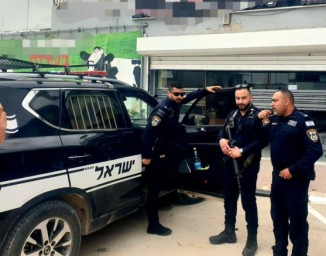 ضباط سابقون في الشرطة الإسرائيلية ينضمون للاحتجاج لإعادة المحتجزين الإسرائيليين