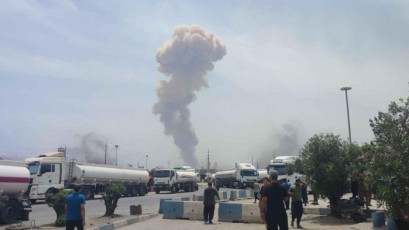 انفجار ضخم يهز ميناء رجائي بمدينة بندر عباس جنوب إيران وسقوط عشرات الجرحى
